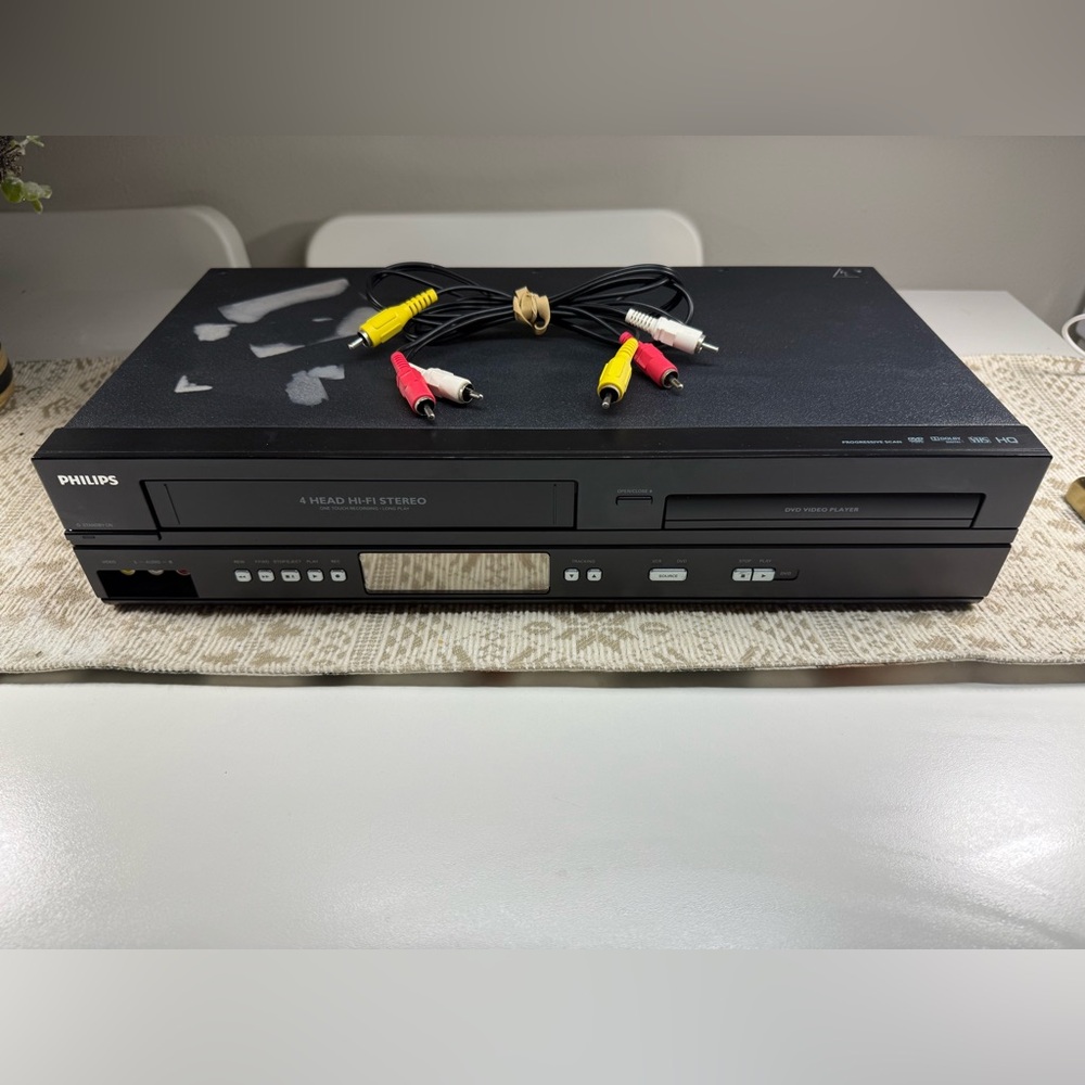 PHILIPS DVP3345VB/F7 DVD/VHS VCR COMBO Player w/Remote & AV Cable. Tested.
